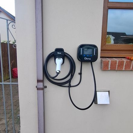 Customer image of Ohme Home Pro 7.4kW Type 2 Tethered EV Charger